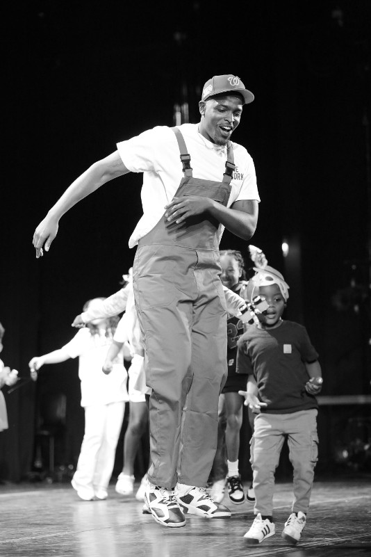 Photo credit Trevon Henderson Azel Prather, affectionately known as Mr. Prather, hosted his inaugural Move With Mr. Prather Live! at the Bowie Center for the Performing Arts on Saturday, August 30.